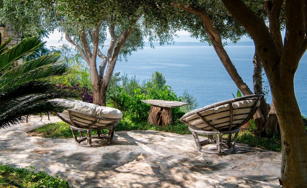 Vue mer panoramique de la villa H3676 sur l'île de Brac en Dalmatie.