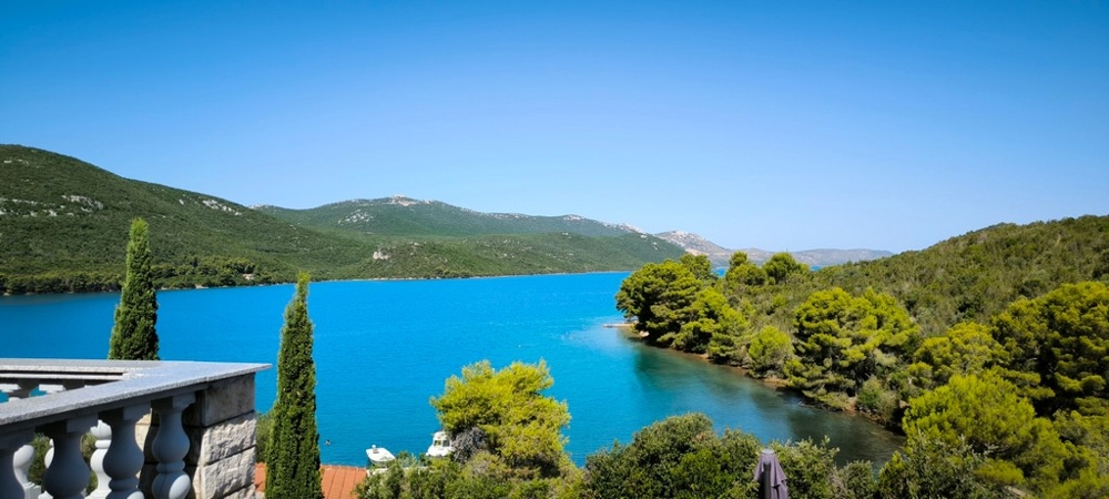 Vue mer du bien H3686 sur Dugi Otok en Croatie.