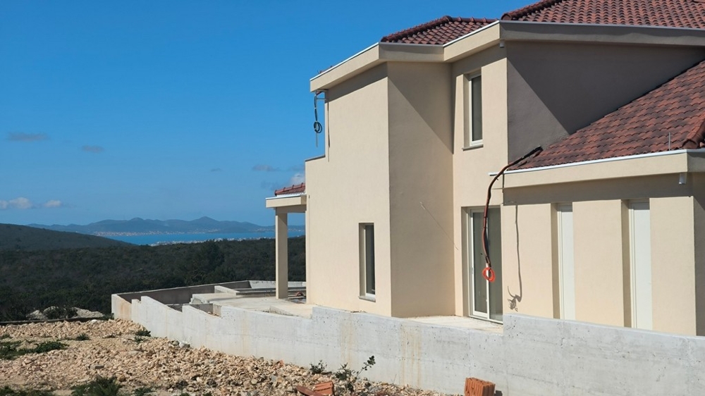 Vue mer et vue latérale de la villa H3691 près de Zadar, Croatie.