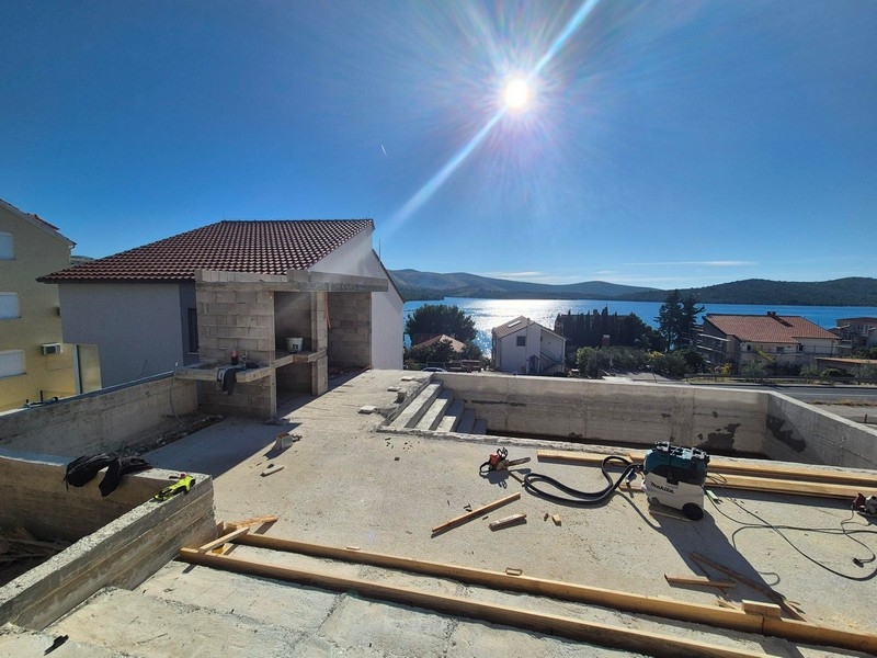Piscine et vue mer