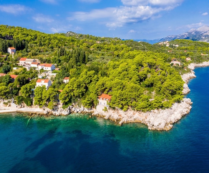 Villa en pierre en Croatie directement sur la côte rocheuse