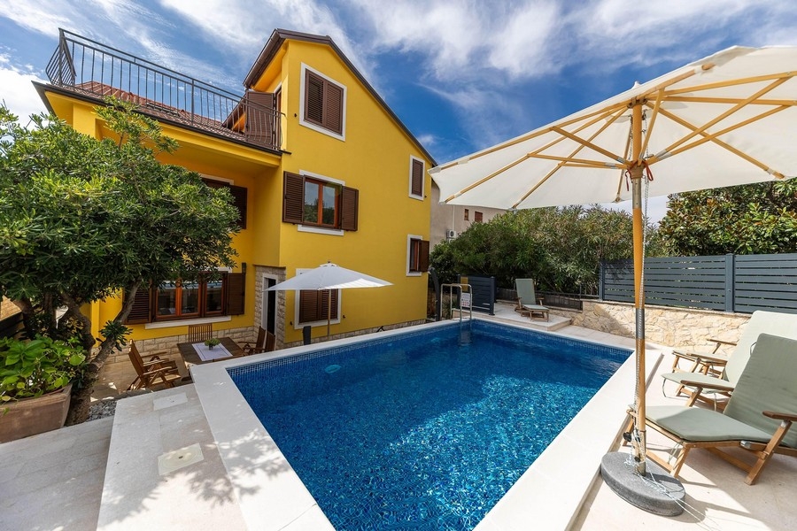 Maison avec piscine à vendre à Selce, Crikvenica.