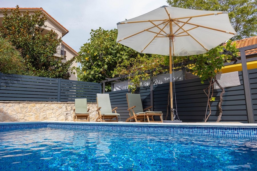 Piscine et terrasse du bien H3702 à Selce près de Crikvenica
