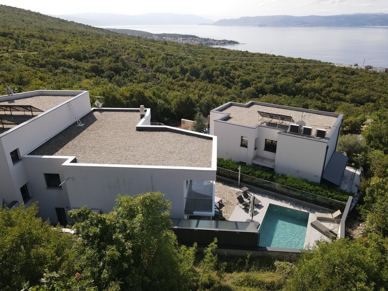 Villa luxueuse à vendre dans un emplacement calme à Crikvenica.