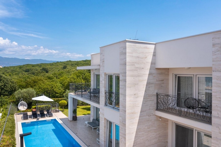 Villa moderne avec piscine et terrasse Krk