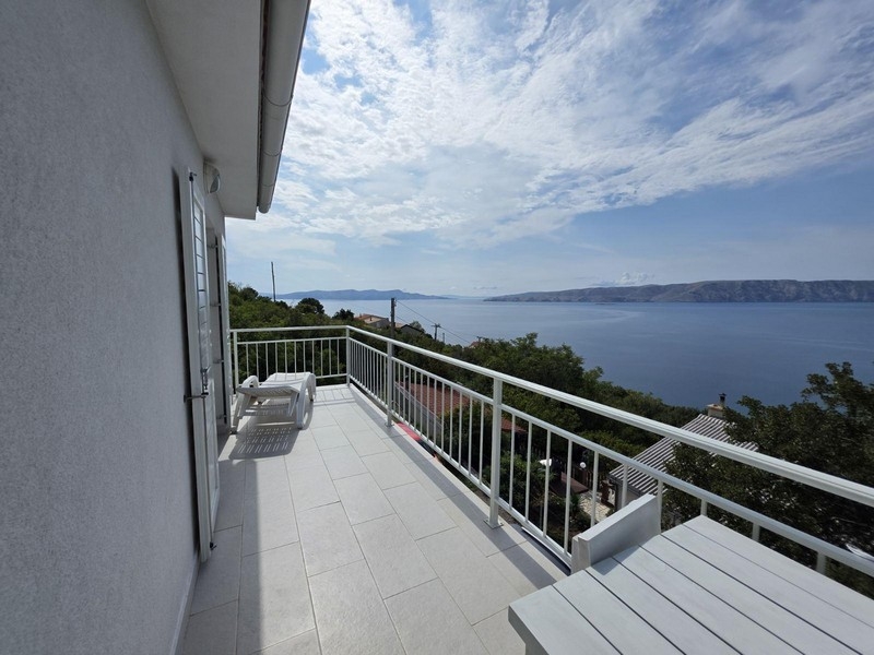 Terrasse avec vue mer et bain de soleil