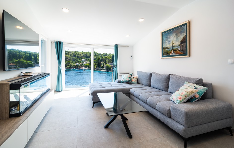 Séjour moderne avec vue mer et grande baie vitrée
