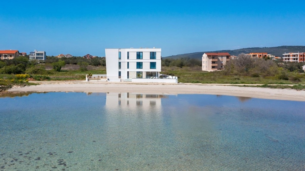 Villa pieds dans l'eau à vendre en Croatie à Sukosan.