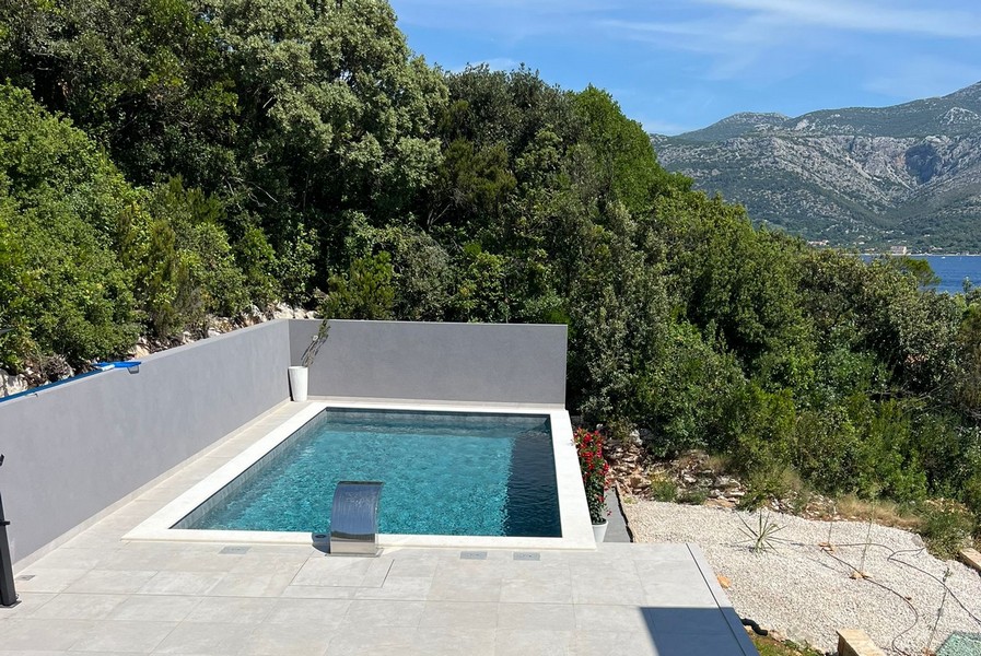 Piscine du bien H3727 avec vue mer.
