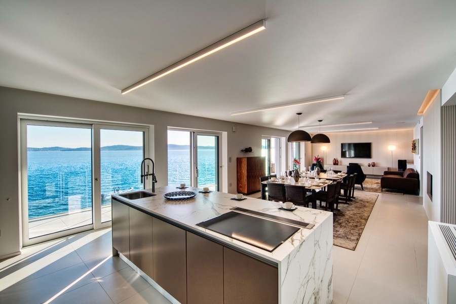 Vue mer depuis la cuisine.