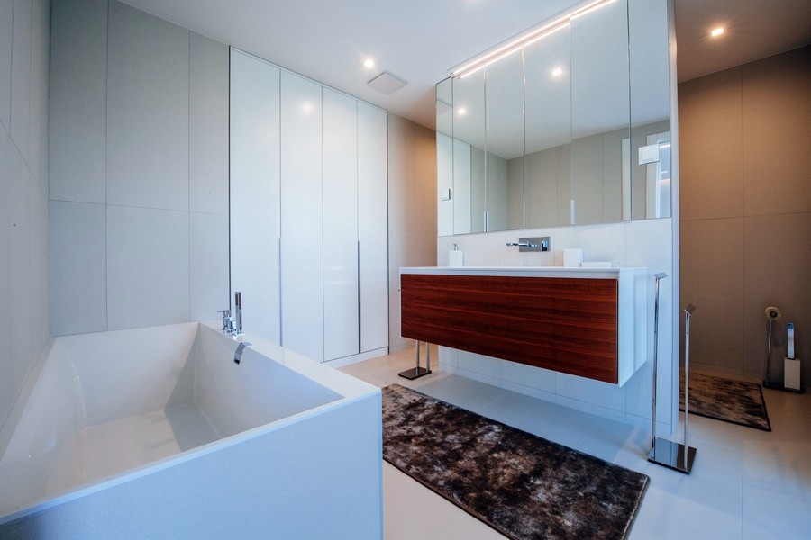 Salle de bains moderne.