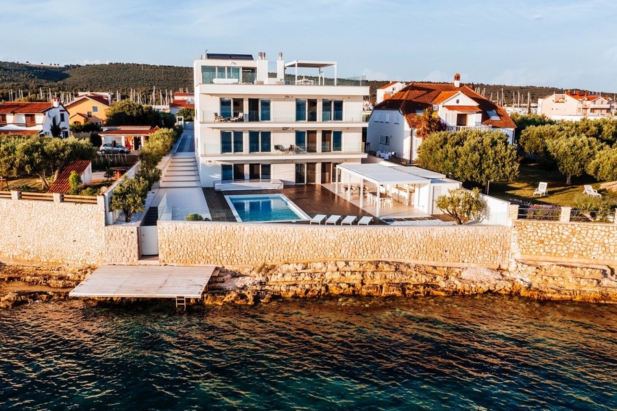 Villa de luxe en première ligne de mer à vendre en Croatie.