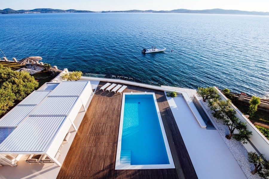 Villa avec piscine en première ligne de mer en Croatie à vendre.