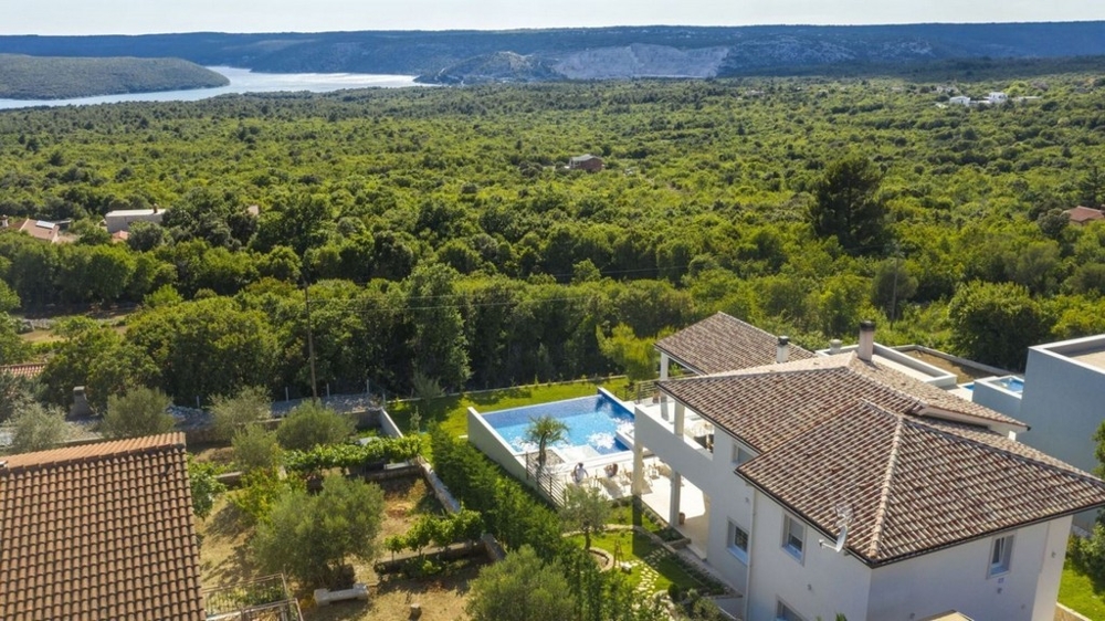 Villa avec piscine et vue mer dans un cadre verdoyant près de Labin