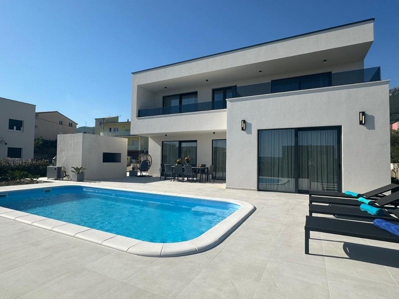 Villa moderne à Kastela près de Split à vendre.