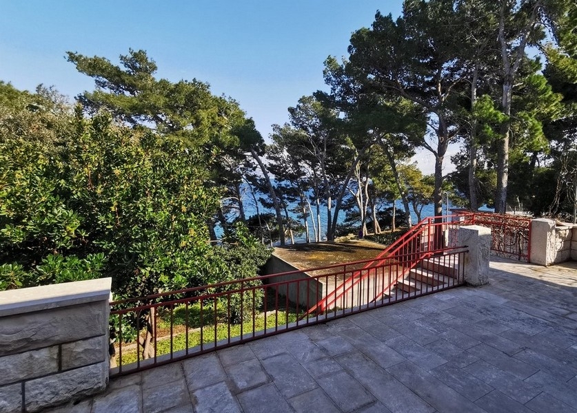 Vue mer depuis la terrasse supérieure du bien H3747.