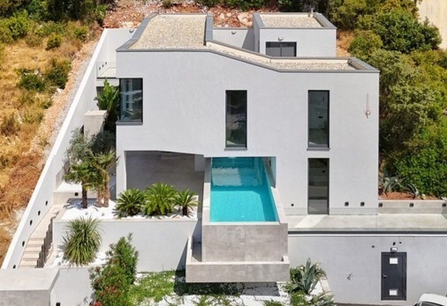 Villa avec piscine à débordement à vendre en Croatie.