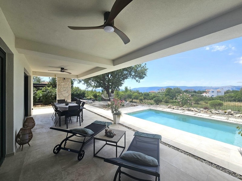 Villa avec piscine à vendre sur l'île de Krk en Croatie.