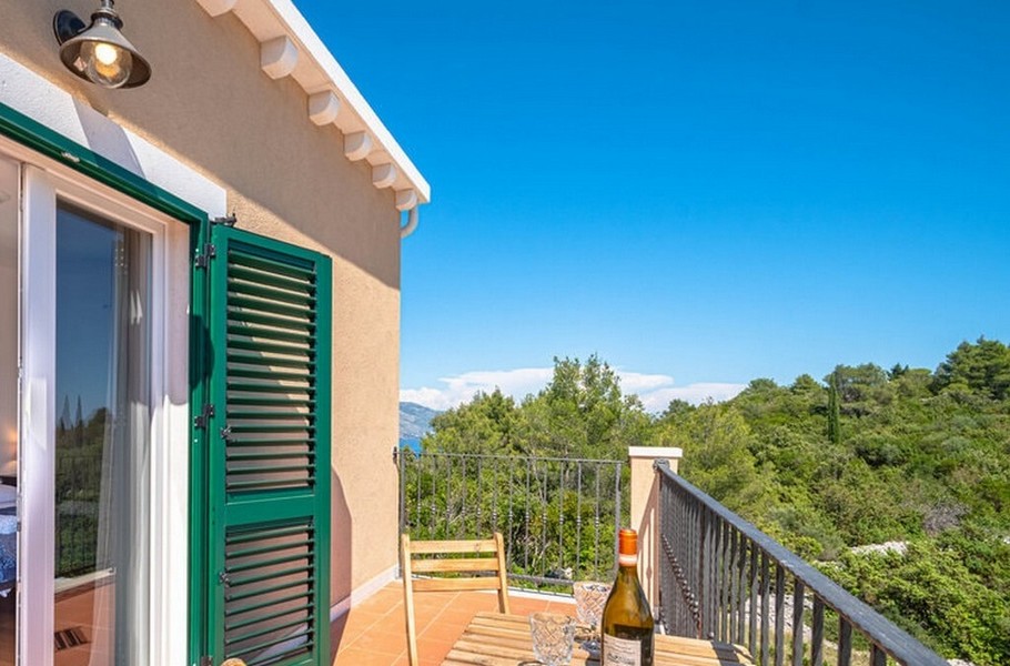 Balcon avec vue sur la verdure