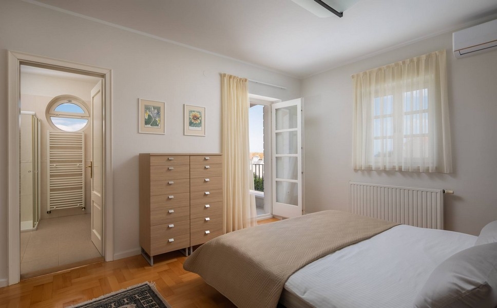 Chambre avec accès au balcon