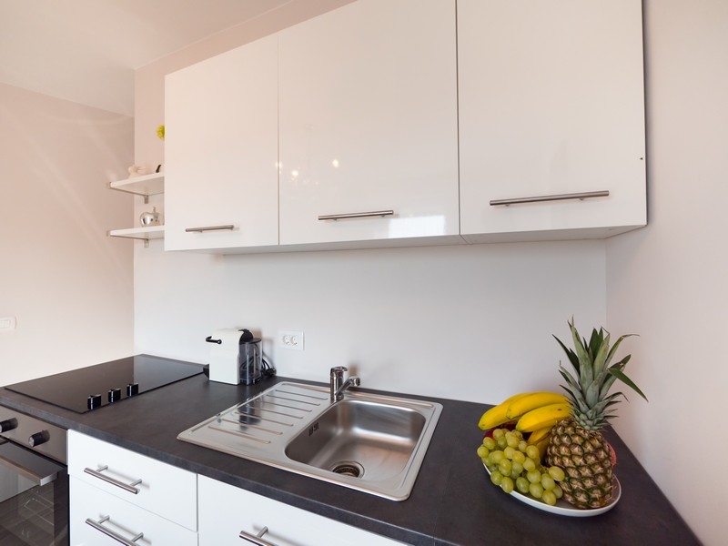 Cuisine équipée blanche moderne