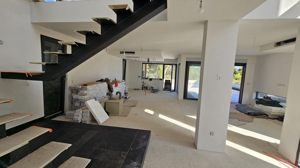 Séjour ouvert avec escalier design - villa neuve H3778 près de Zadar.