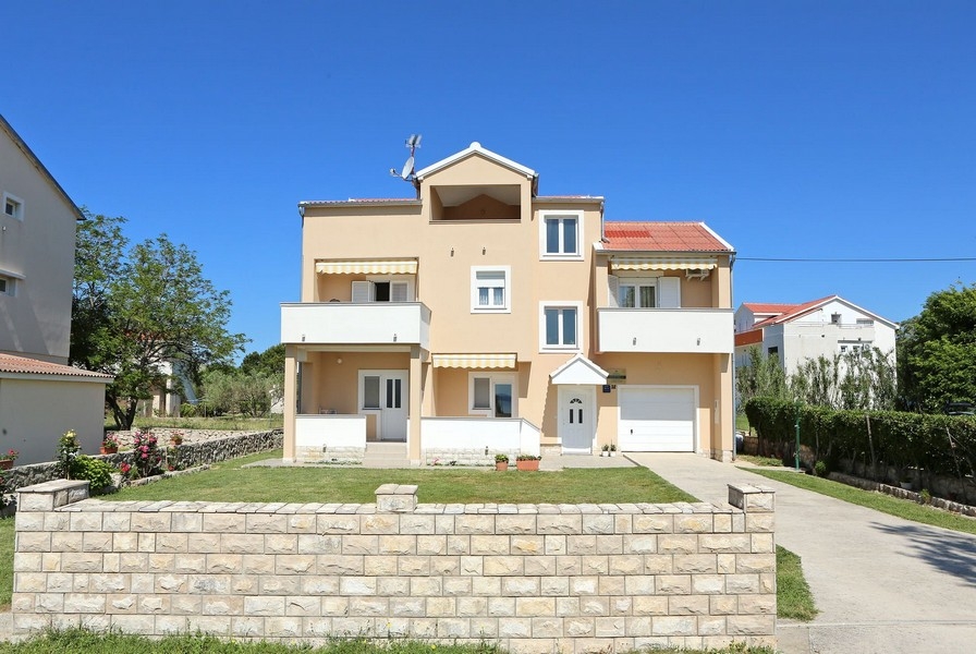 Maison avec appartements à vendre en Croatie.