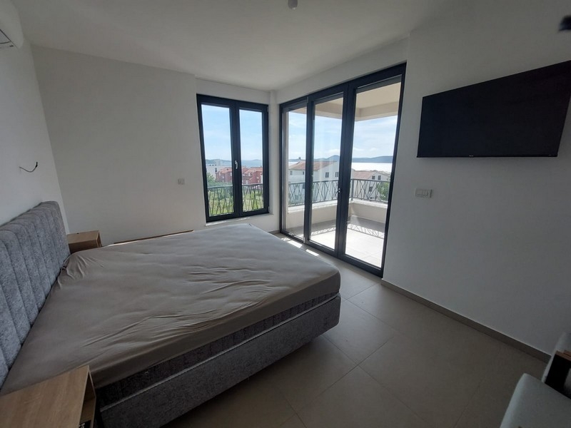 Chambre avec accès à la terrasse et vue mer