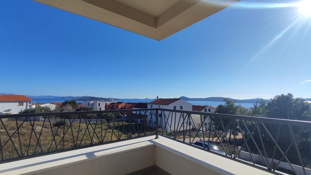 Vue mer de la maison H3792, à vendre à Vodice en Croatie.