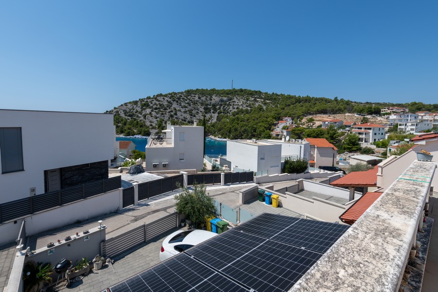 Parvis pavé avec coin salon en Croatie