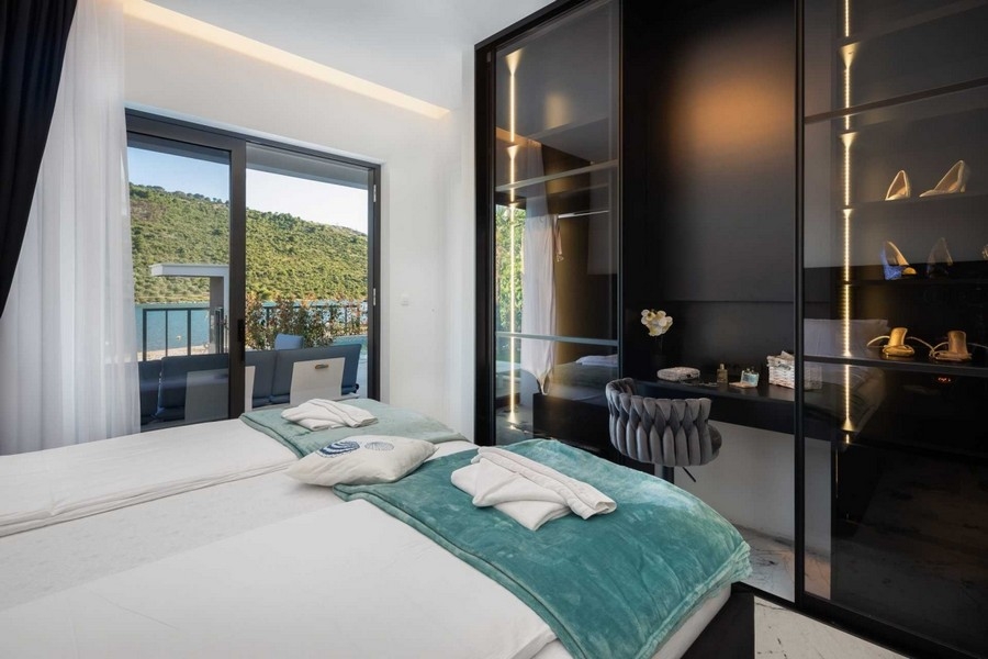 Chambre avec vue mer et accès au balcon