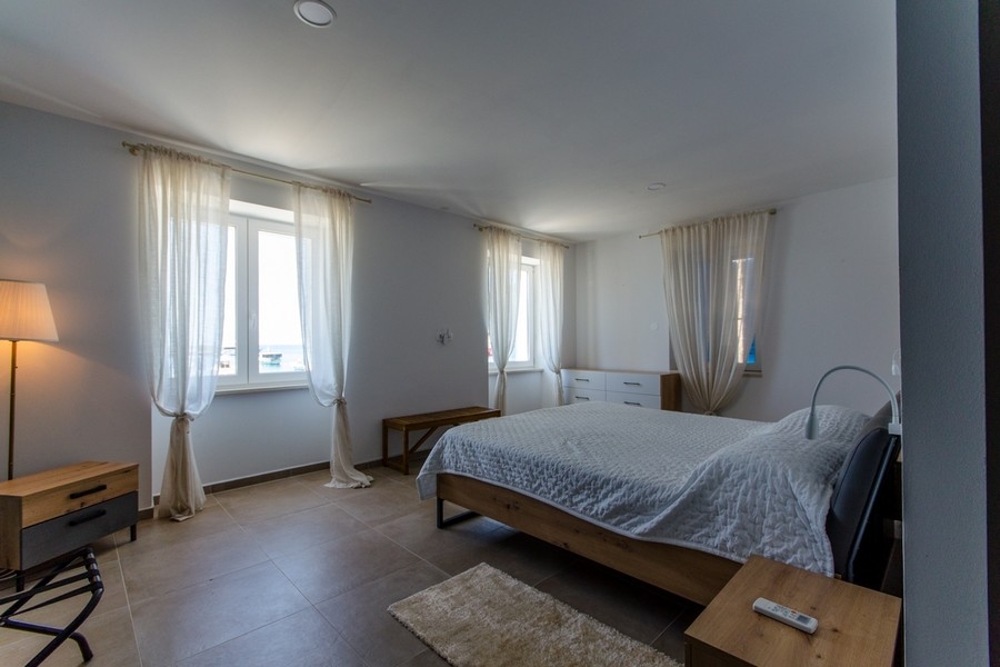 Vaste chambre avec vue mer