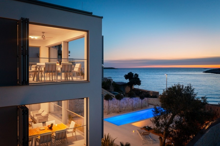 Villa avec vue mer et piscine au coucher du soleil