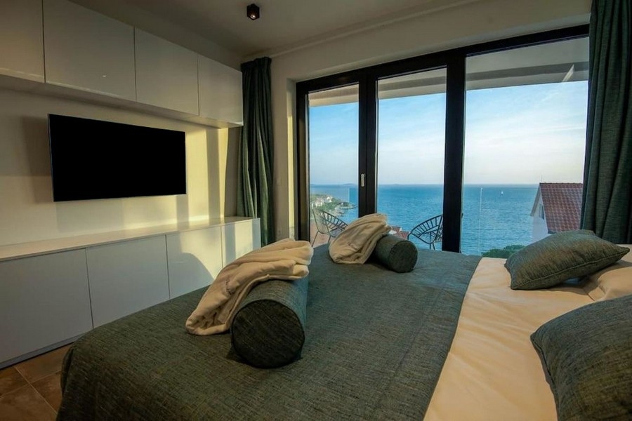 Chambre avec vue mer et accès au balcon