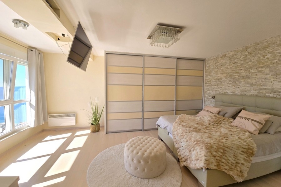 Chambre avec vue mer et placard intégré