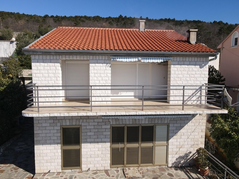 Façade avant de la maison H3821, à vendre à Crikvenica.