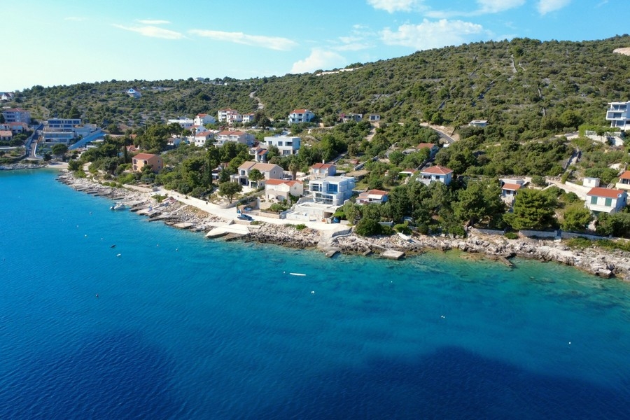 Villa en première ligne de mer avec vue sur la côte près de Rogoznica