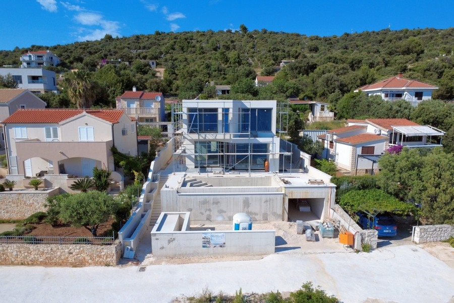 Vaste séjour avec vue panoramique sur la mer