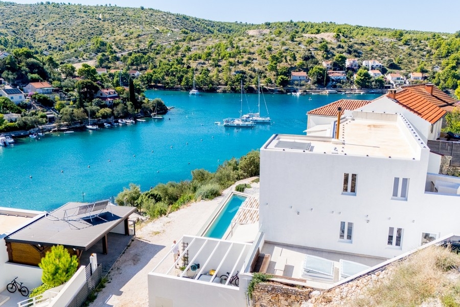 Villa près de la mer à vendre sur Brac en Croatie.