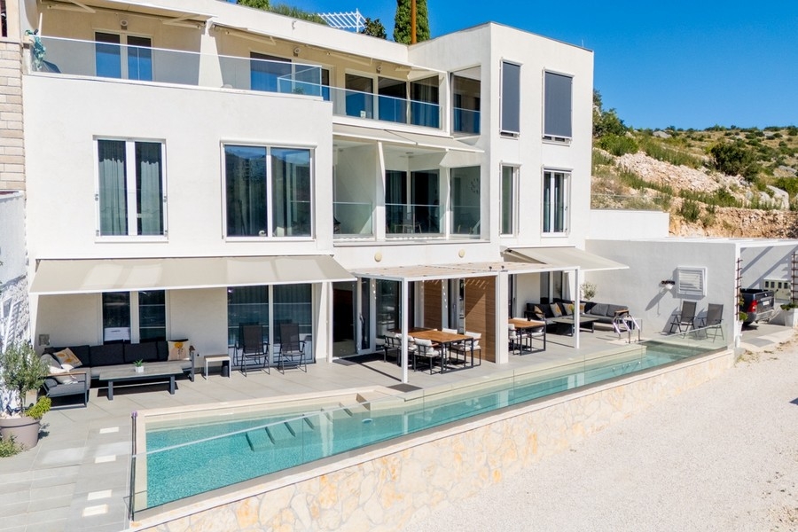 Villa avec plusieurs logements à vendre en Croatie sur Brac - H3831.
