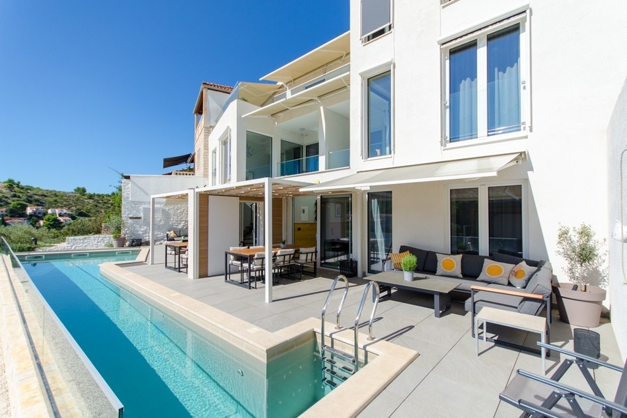 Villa moderne avec piscine et terrasse sur Brač