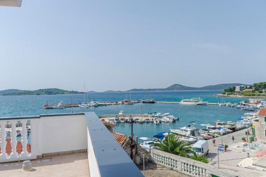 Vue mer du bien H3835 à Vodice, Croatie