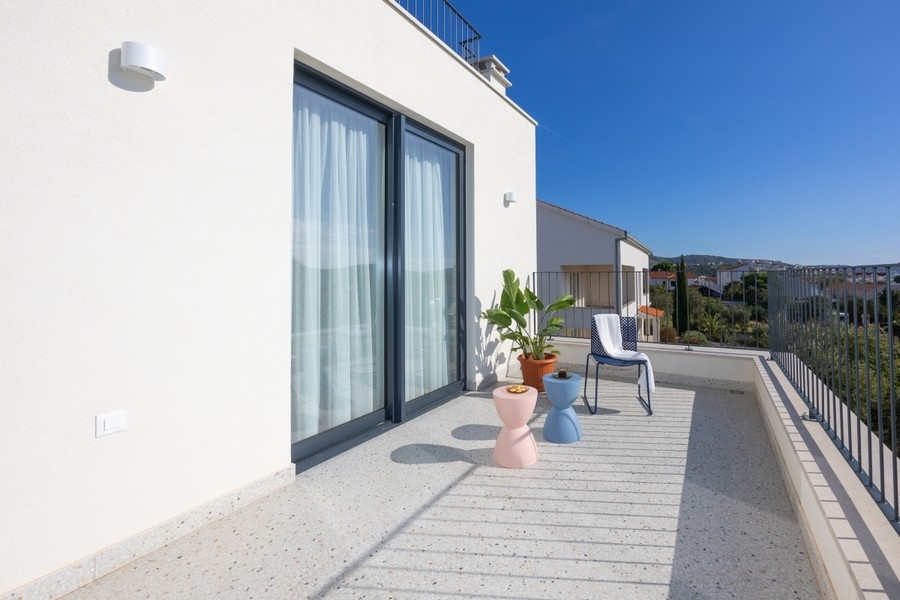 Terrasse à l'étage avec coin salon