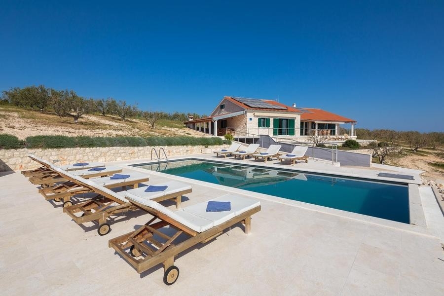 Villa méditerranéenne en bord de mer à vendre en Croatie.