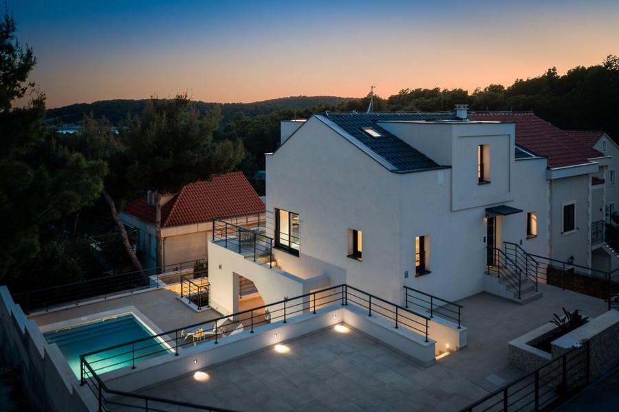 Villa moderne avec piscine sur Brac - arrière H3841