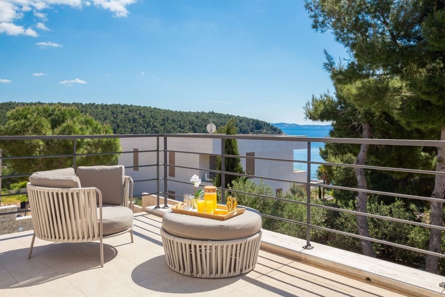 Terrasse avec sièges sur Brac.