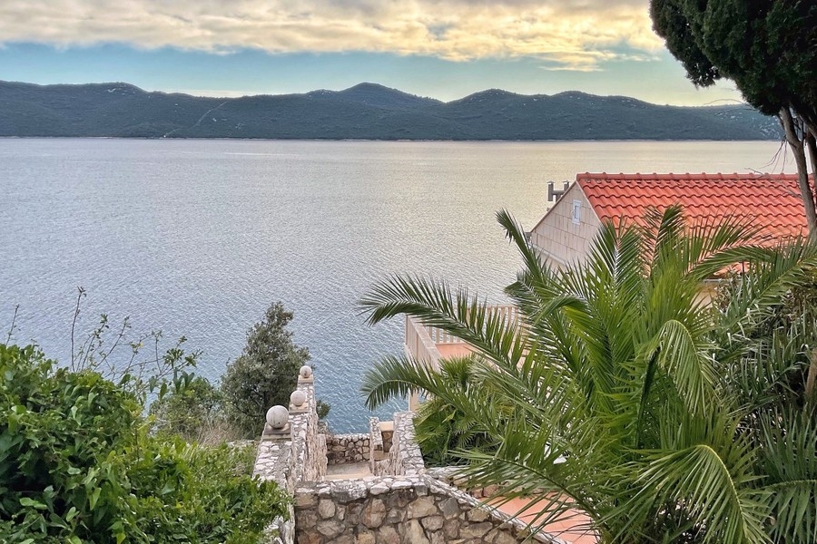 Maison en première ligne sur la mer avec vue sur l'Adriatique