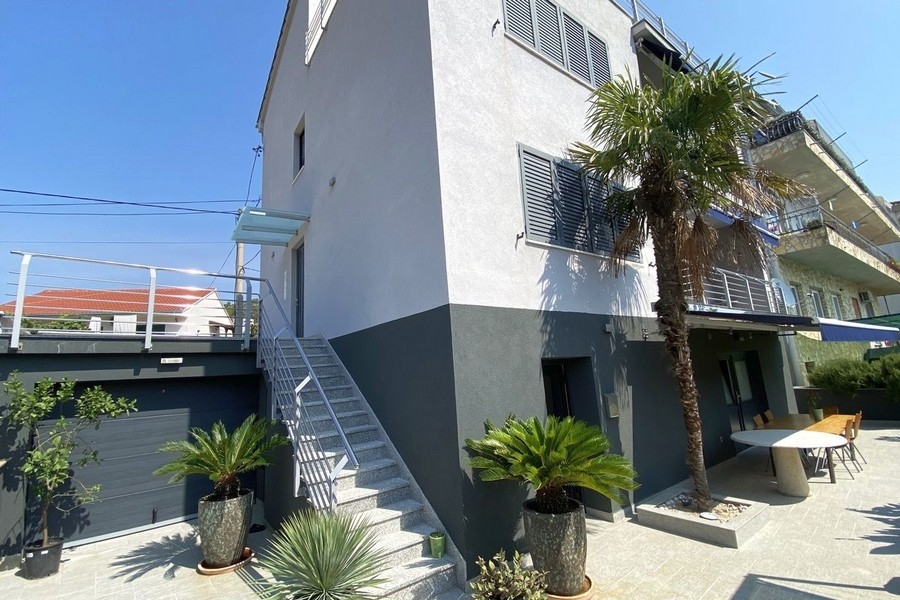 Maison sur quatre étages à Marina, Dalmatie.
