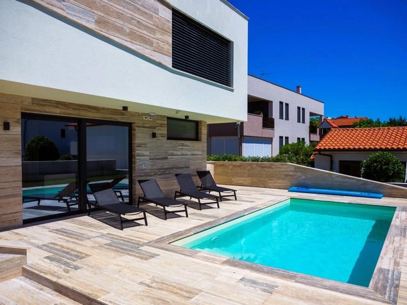 Piscine et villa H3846 en Croatie près de Privlaka.