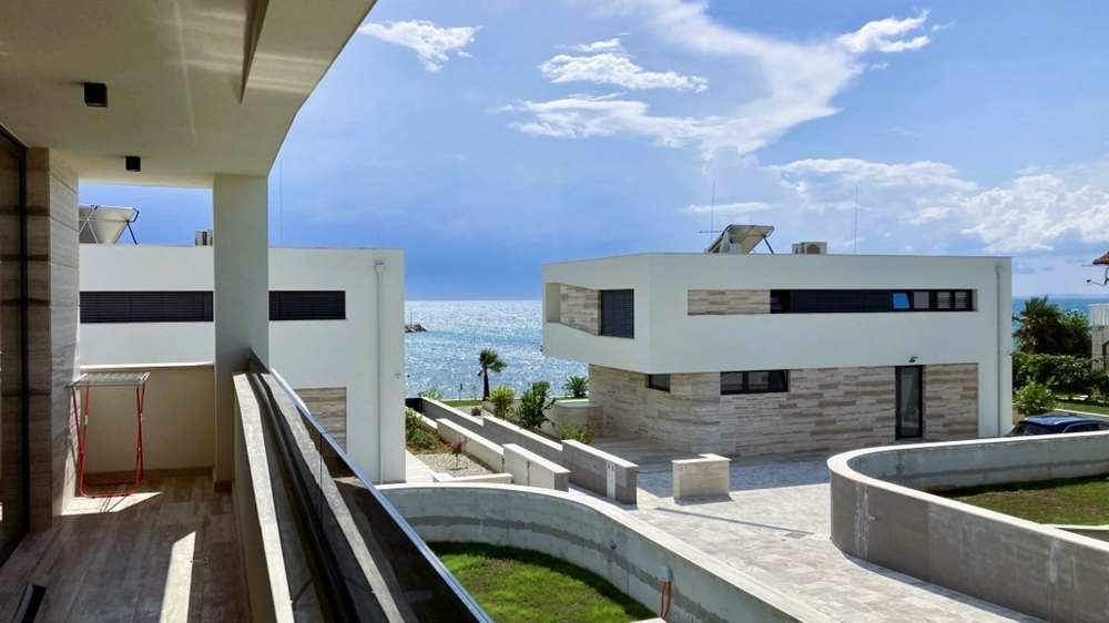 Vue mer depuis le balcon de la villa H3846